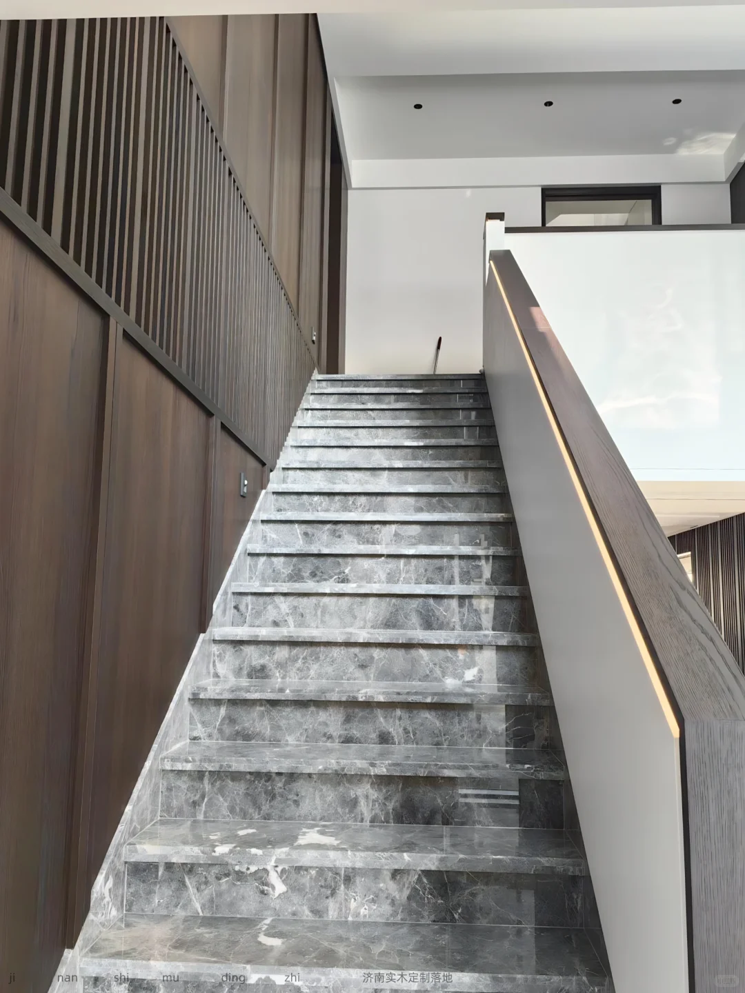 实木全屋定制安装完，瞬间就有家的感觉了