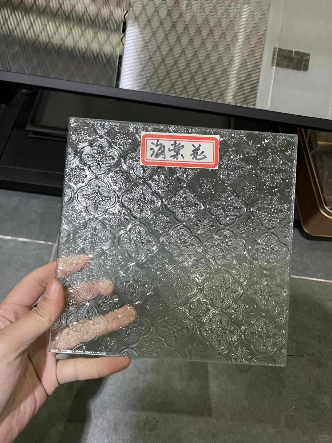 各位刘亦菲们，帮我看下哪款玻璃好！?