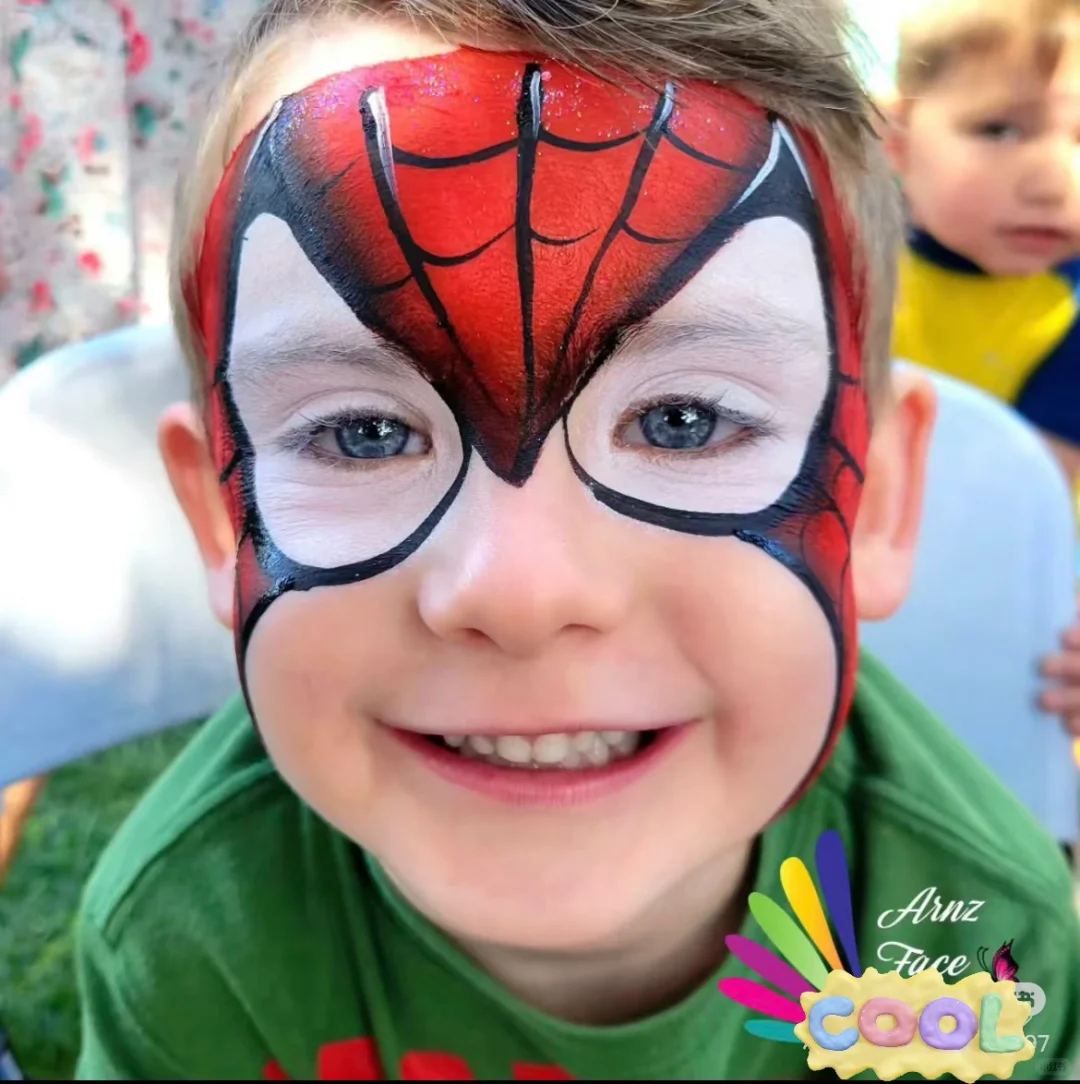 男童面部彩绘图案