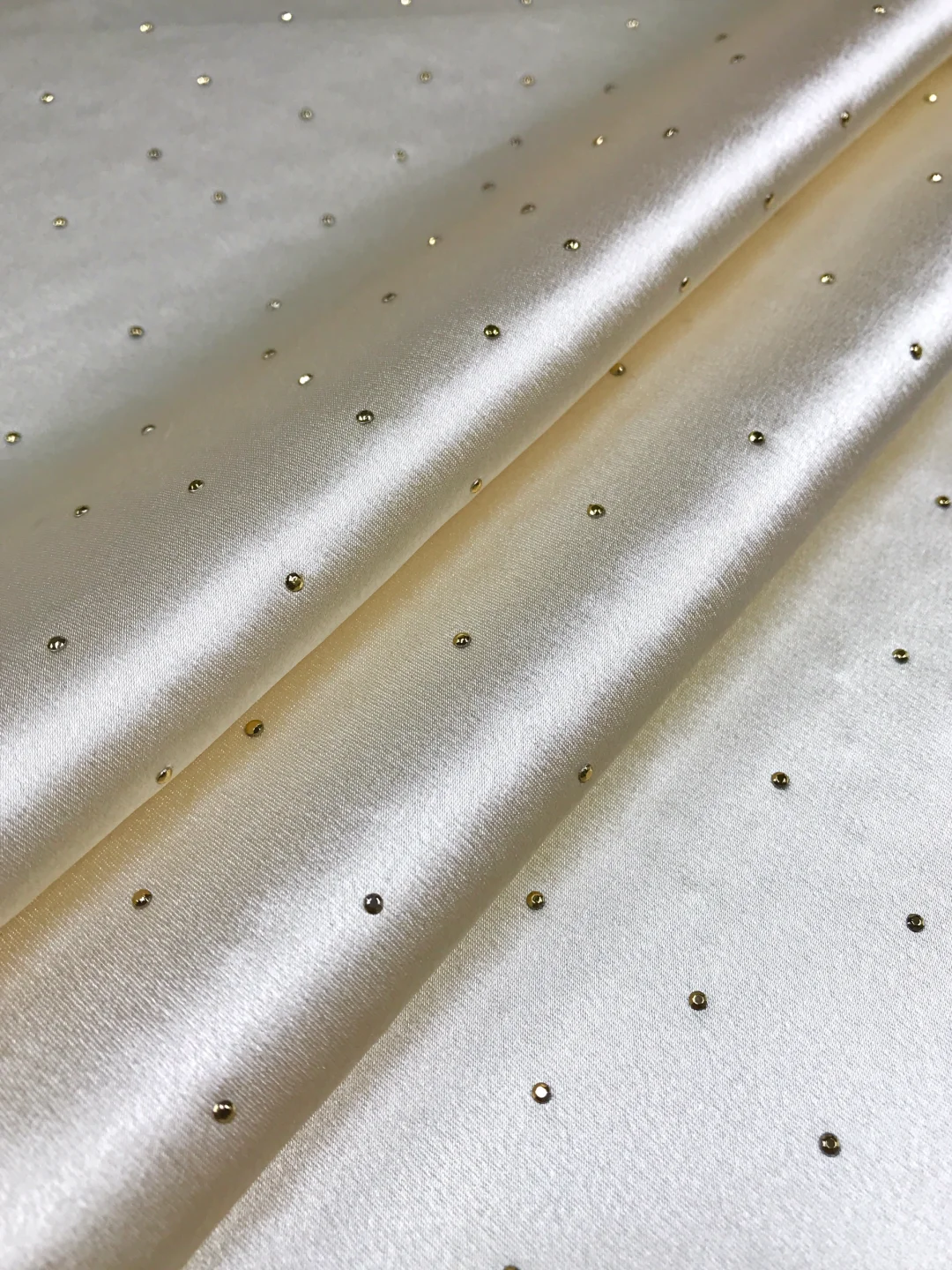 缎面烫钻面料｜雅奢主张