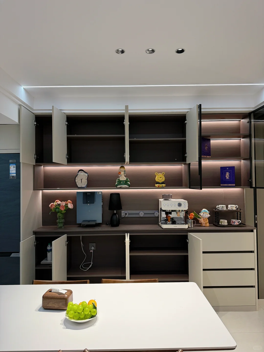 谁懂啊?我家餐边柜配色也太好看了吧！