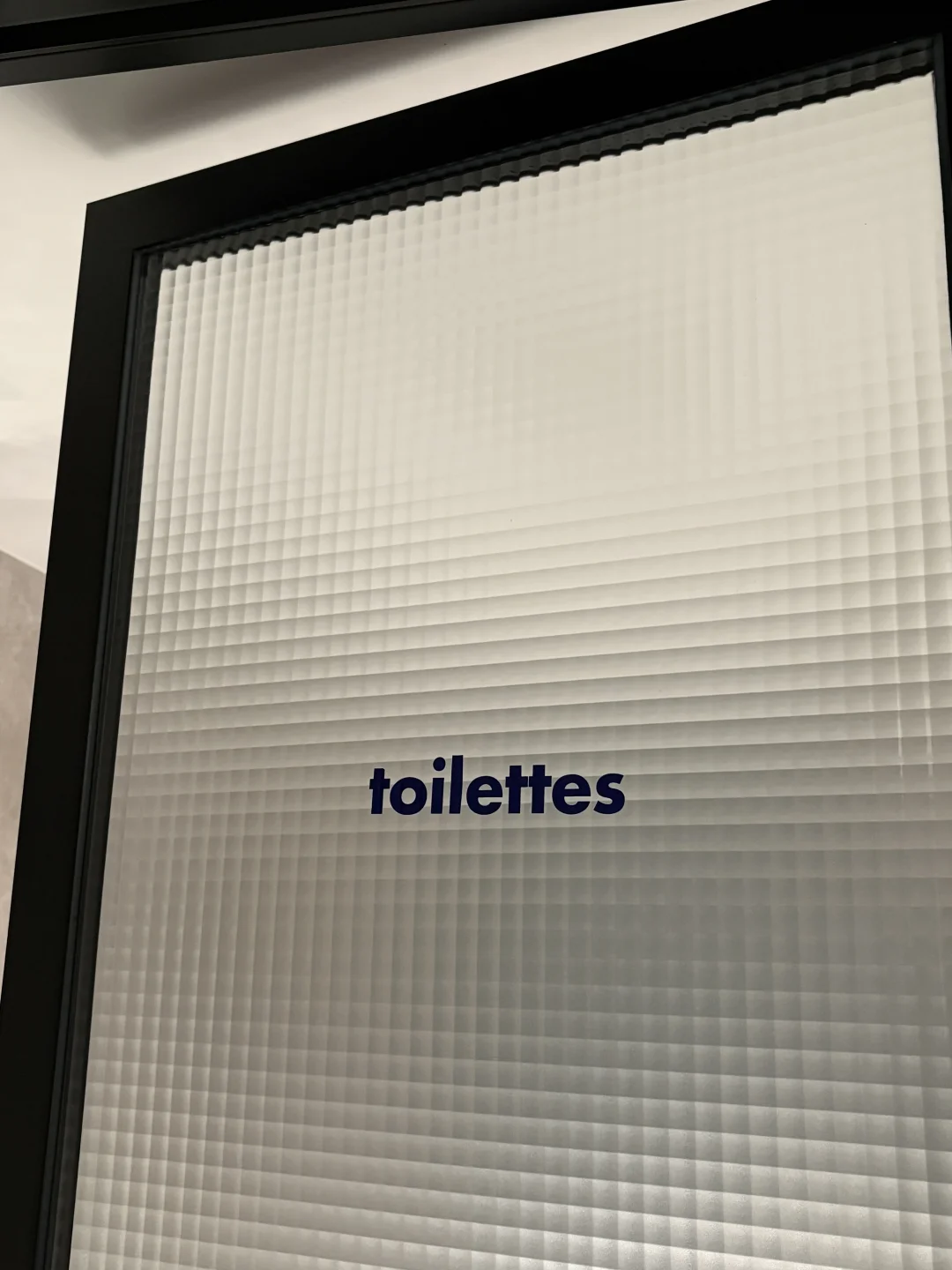 复刻柯布西耶小「黑」门 双方格油砂真的很美