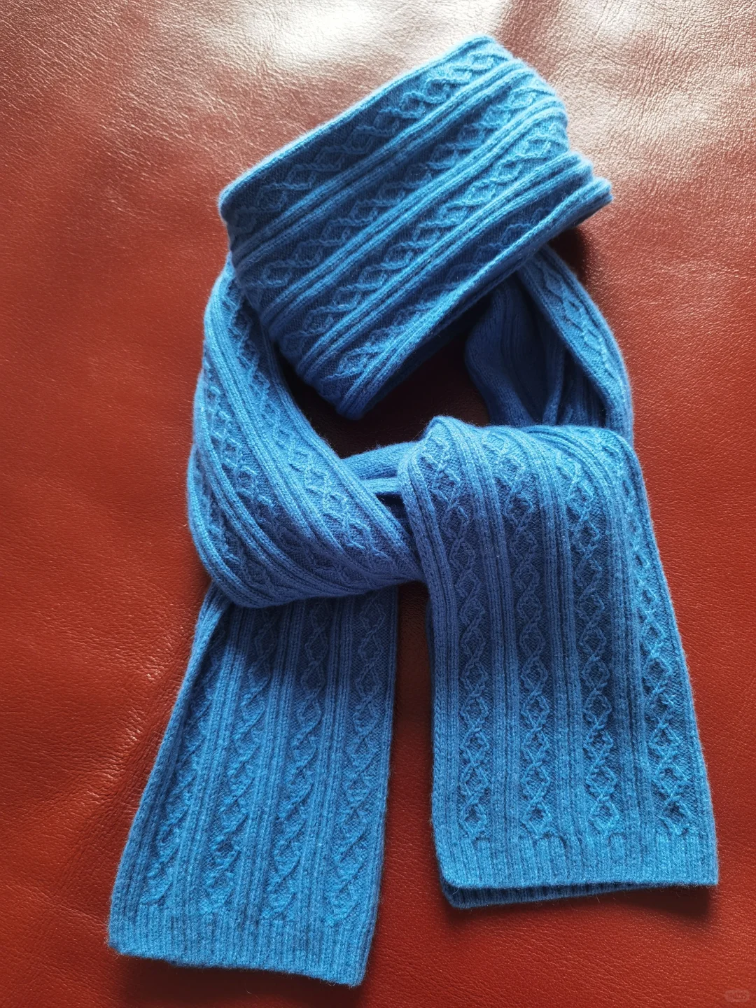 美哒哒宝石蓝羊绒围巾！分享两侧不卷边技巧