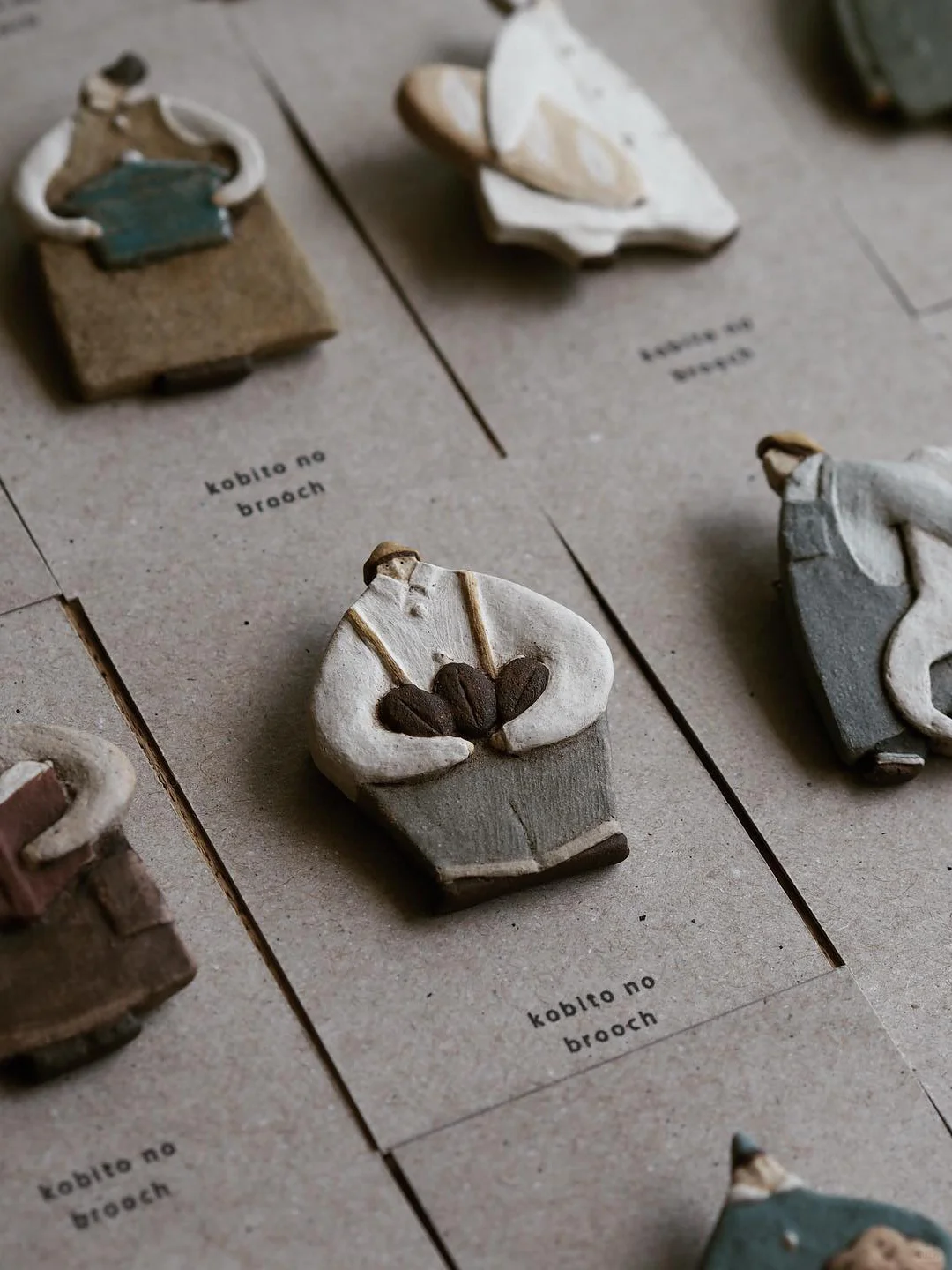 她的陶艺小人，被称为“可触摸的时光胶囊”