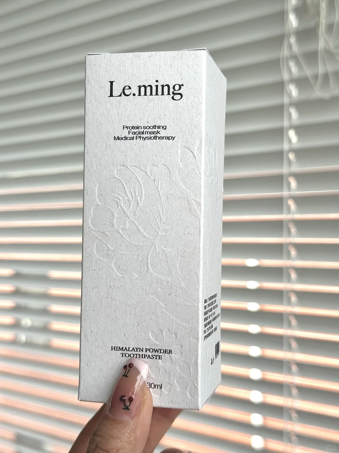 极简护肤精油设计，高级感满满！