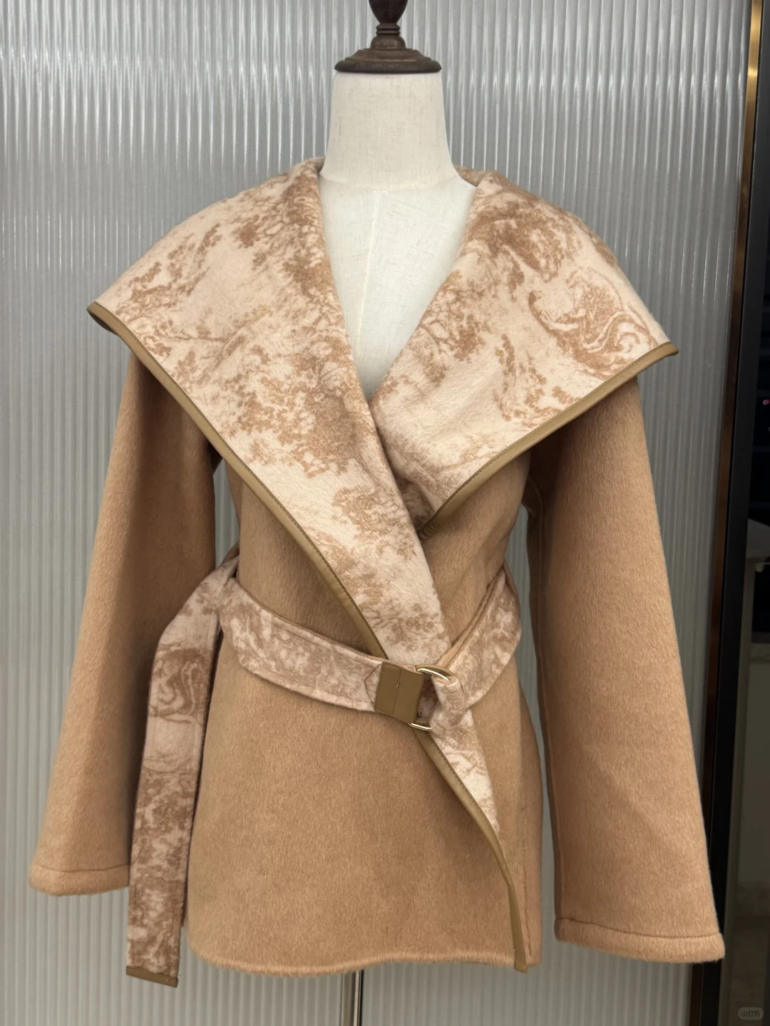 围巾还可以绑在腰上呀