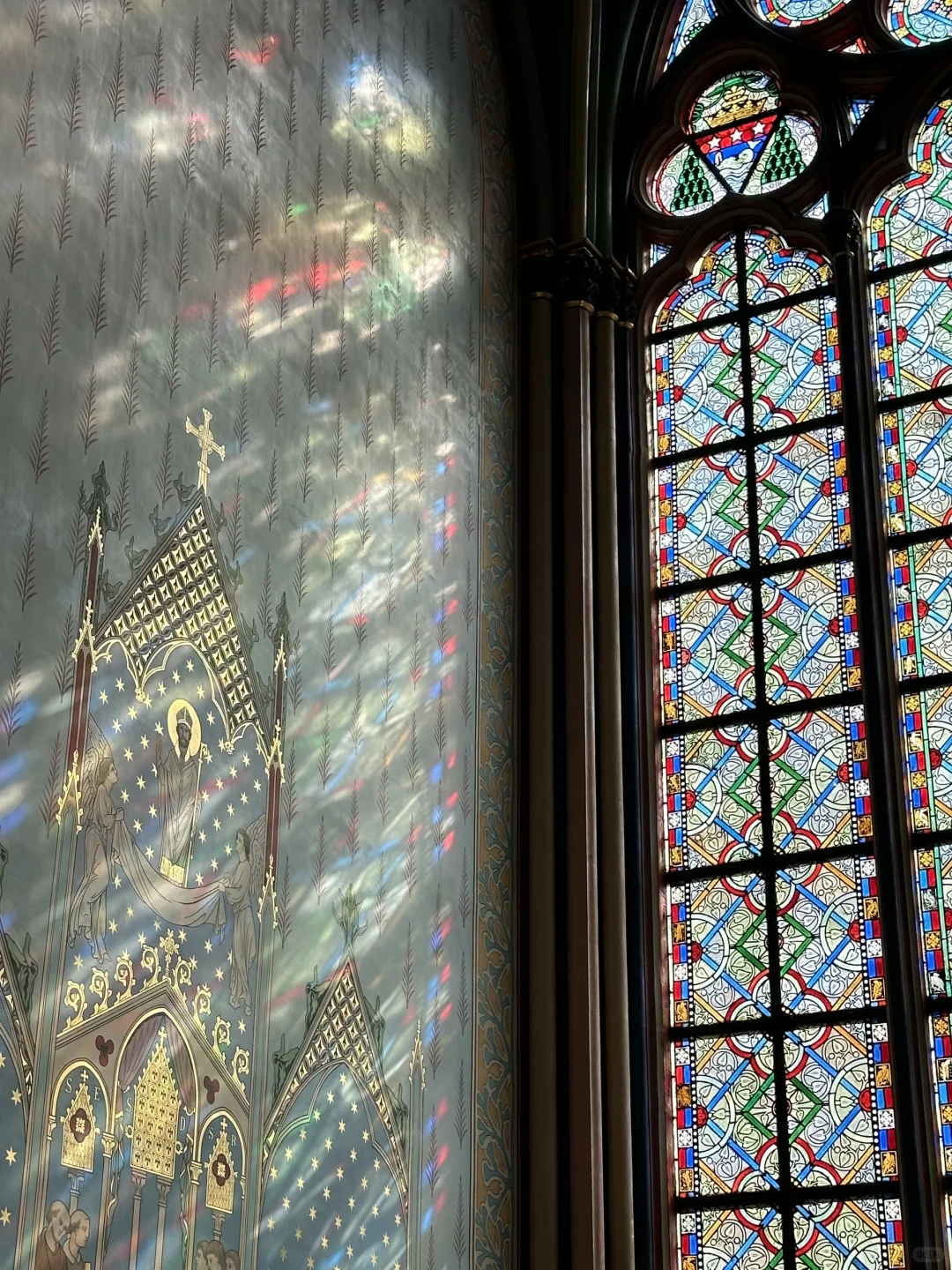 法国巴黎圣母院-玻璃花窗与光下的故事