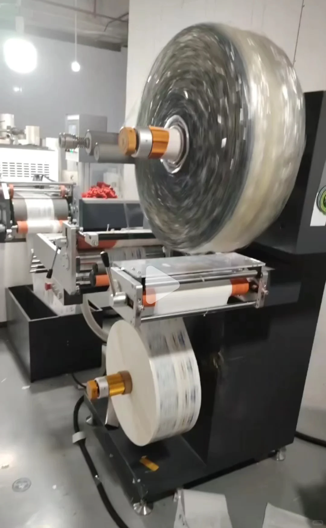 包吃包住，1个月1w以上的印刷机工厂