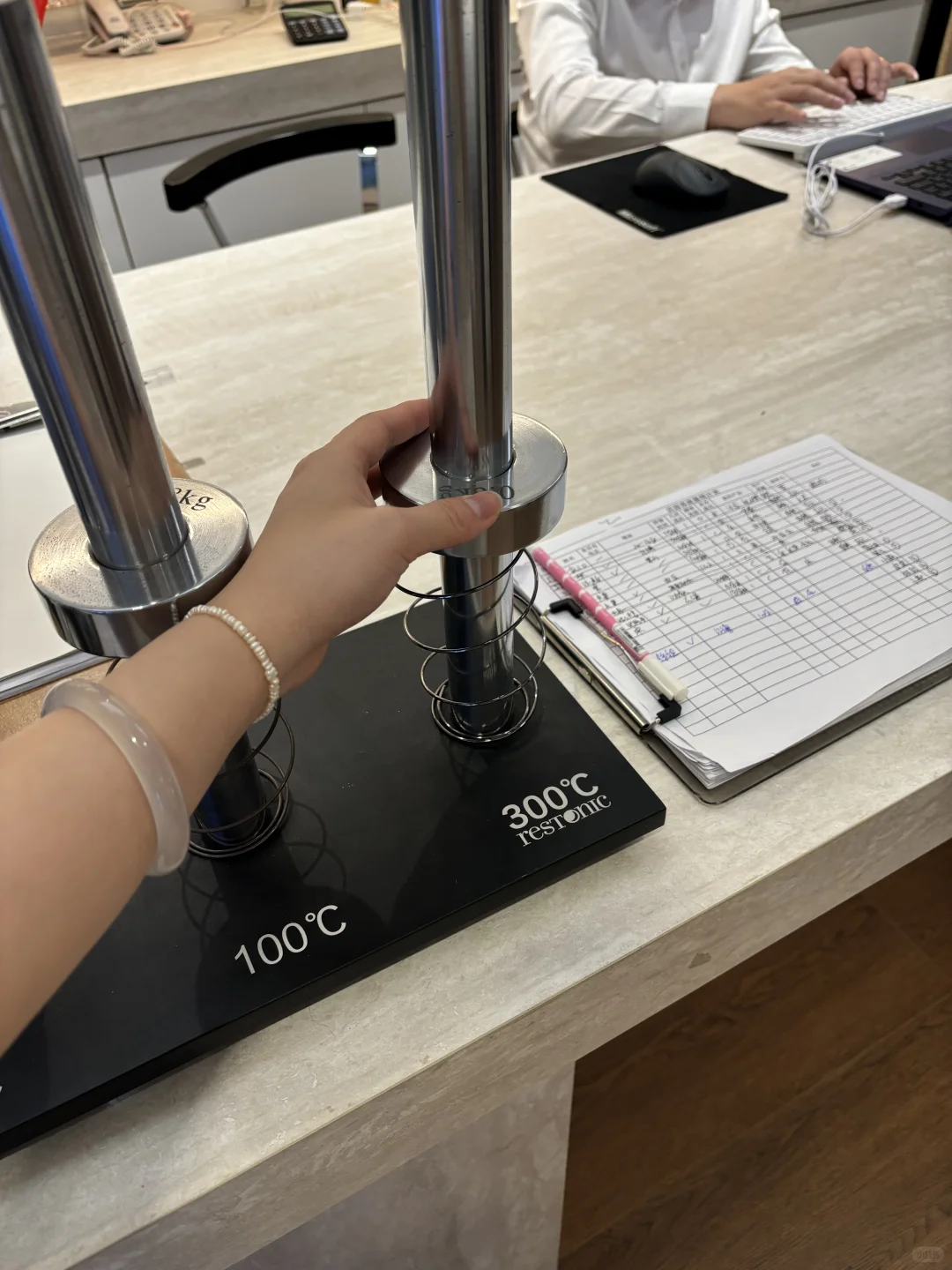 什么叫高碳猛钢弹簧?