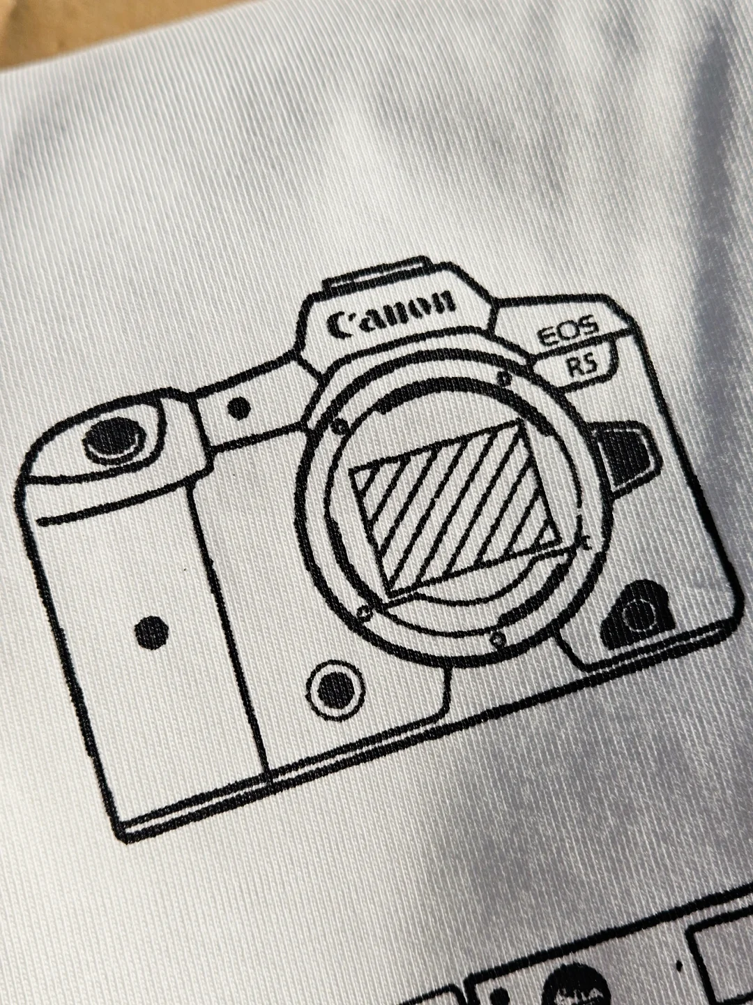 用丝网印刷了一些独一无二的短袖?