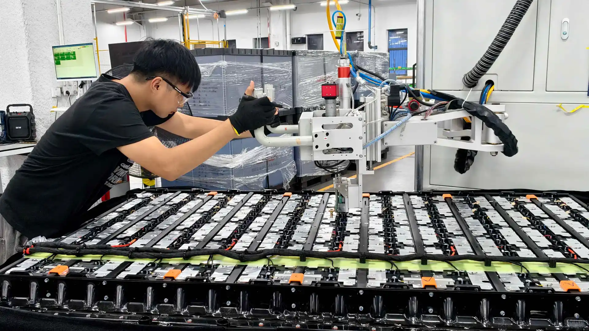 新能源汽车电池 助力“双碳”目标