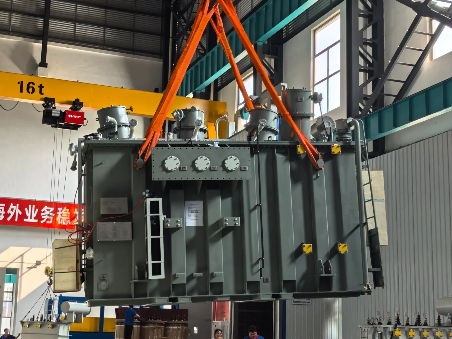 00后男大卖变压器，一个月挣5万