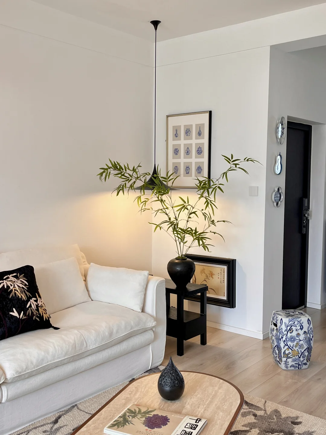 ?天上的风筝在天上飞,水里的鱼儿在水里追