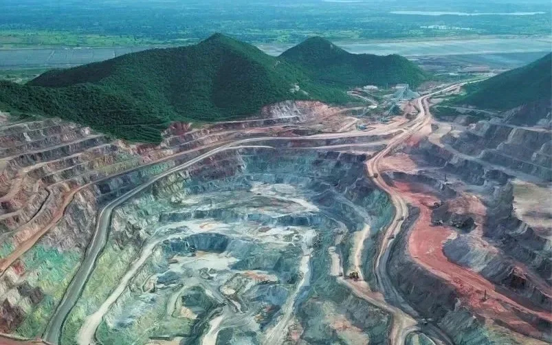 露天矿山高陡边坡的生态修复措施…