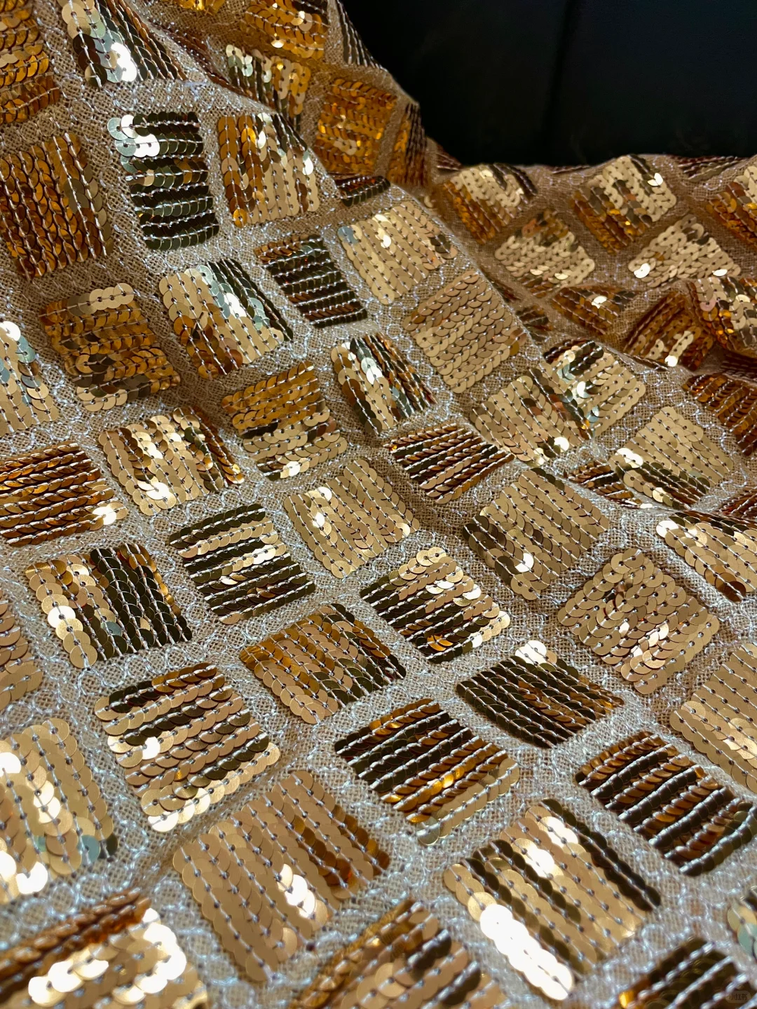 25春夏！优雅贵气金色薄纱后工艺面料