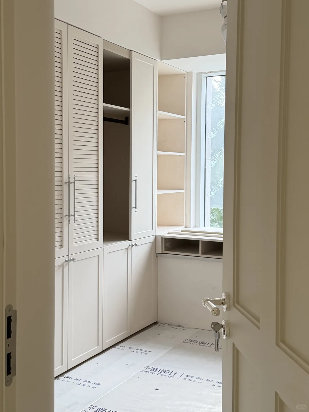 啊啊啊一大早就被我家卧室衣柜美到了