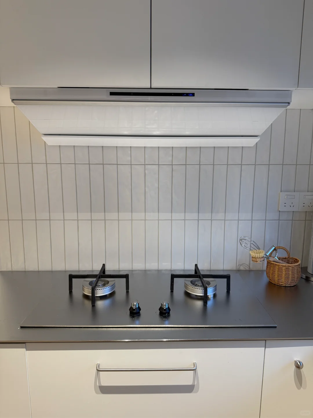 听网友的劝！厨房装不锈钢台面是真的好看！！