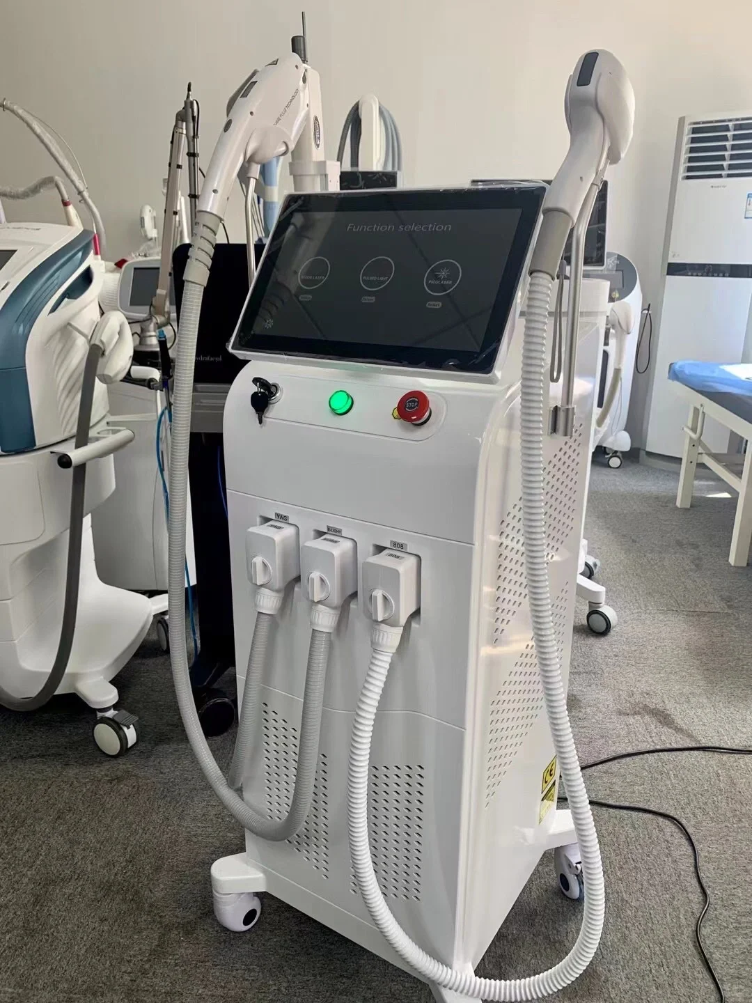 三合一多功能仪器：脱毛、祛斑、嫩肤不在话下