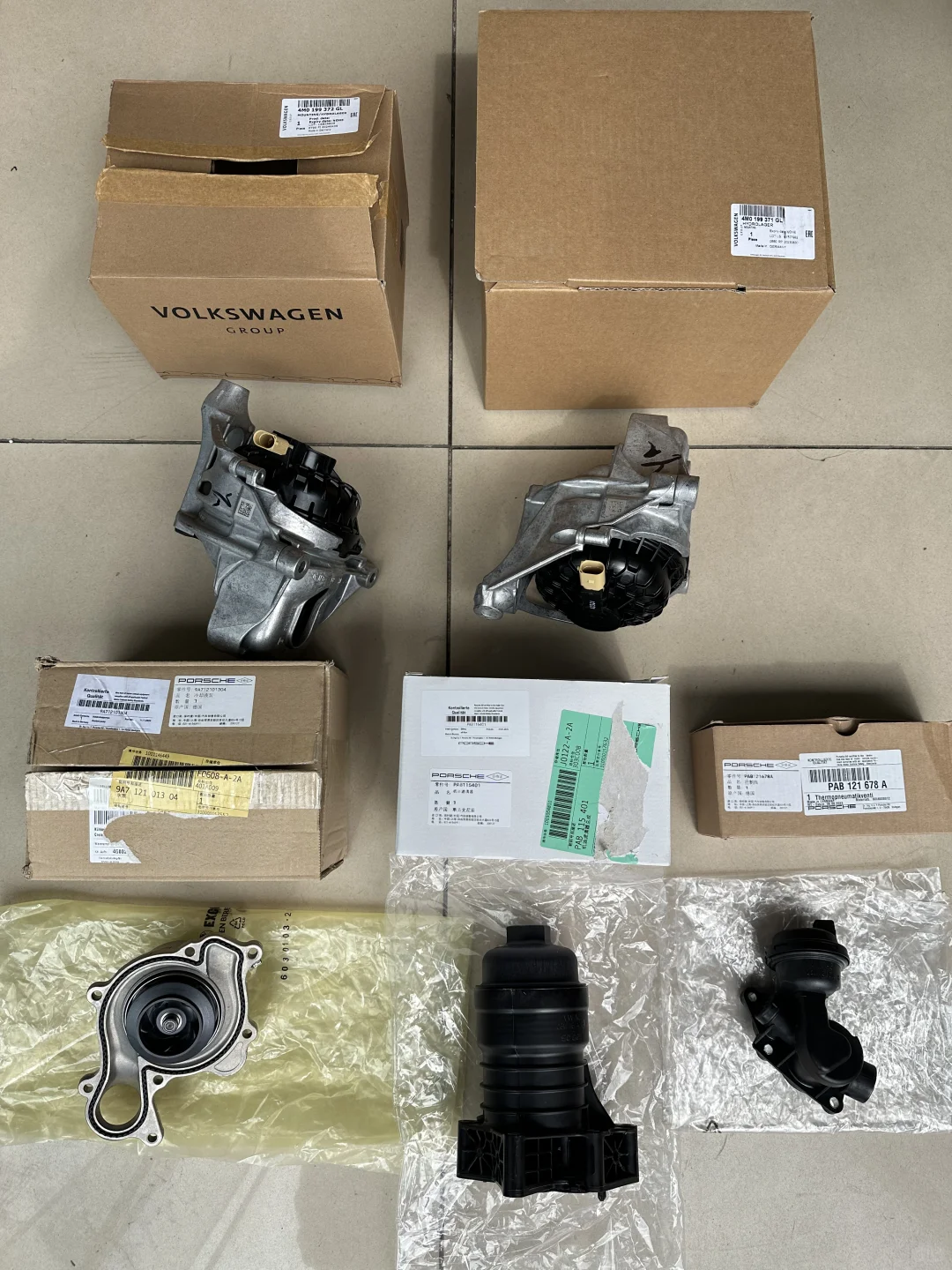 Porsche Cayenne E22 水泵 机滤底座