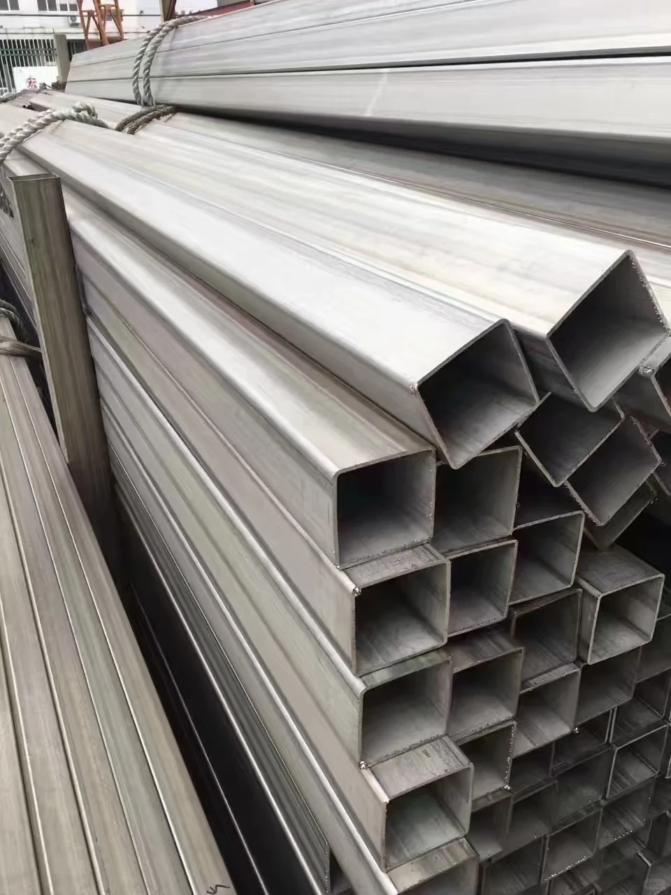 00后接手不锈钢工厂