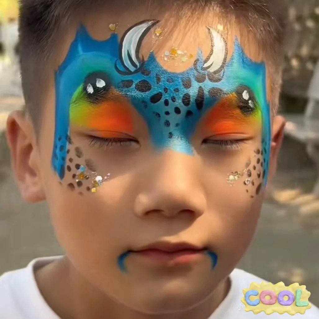 男童面部彩绘图案