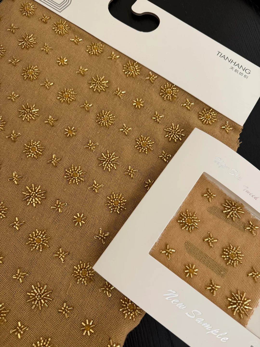 25春夏！优雅贵气金色薄纱后工艺面料