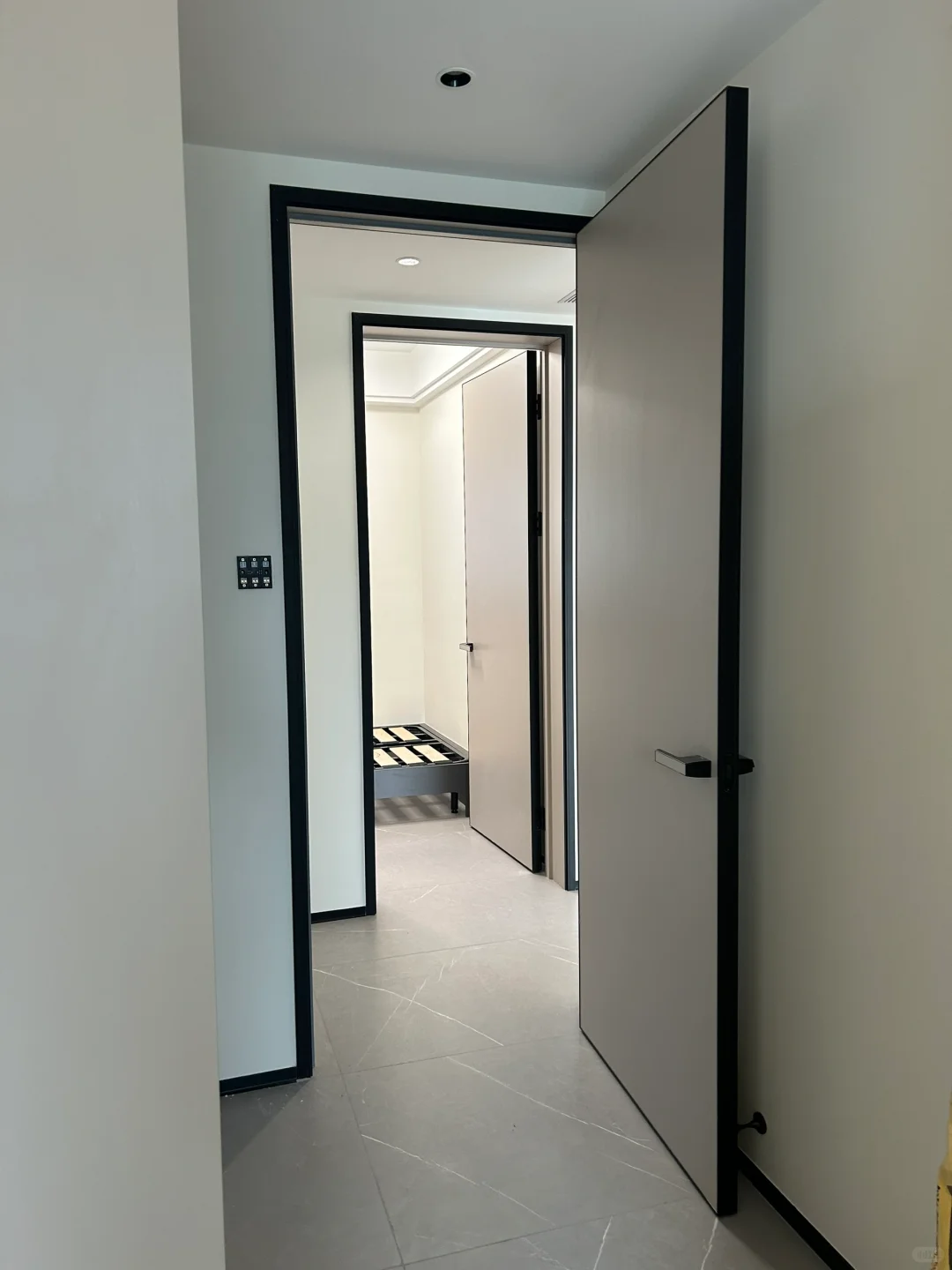 硬装结束，软装未进场前的样子！