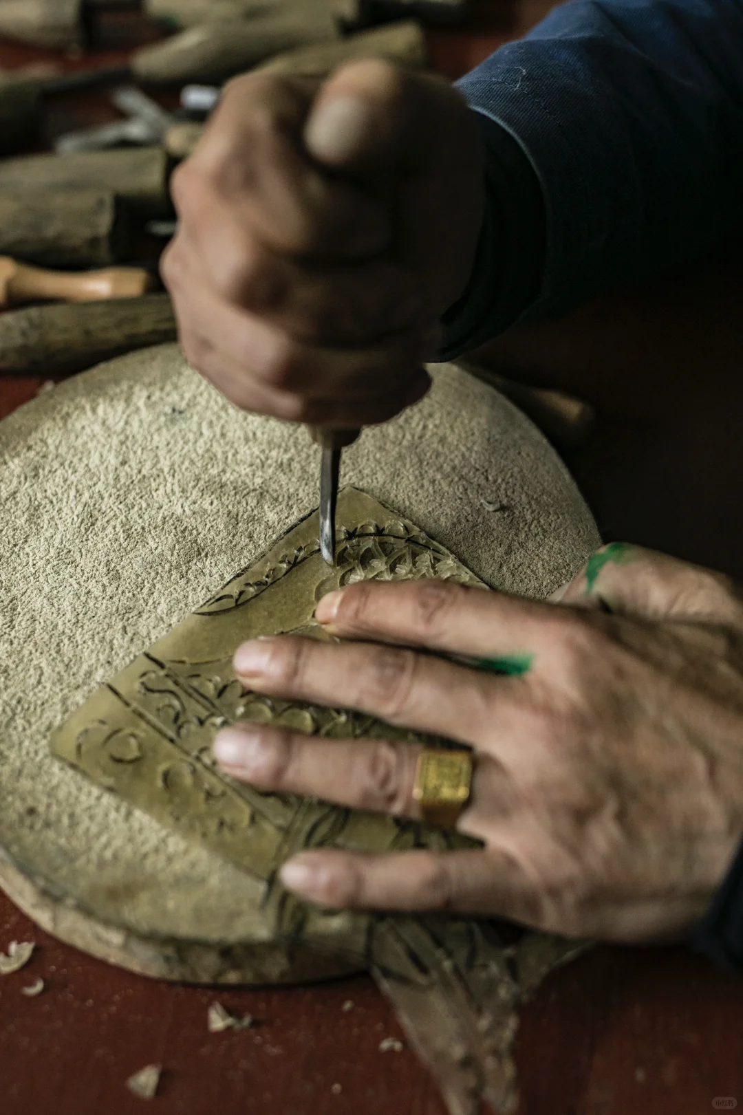 光与影的艺术｜在手艺人挥动下绽放绚丽光彩