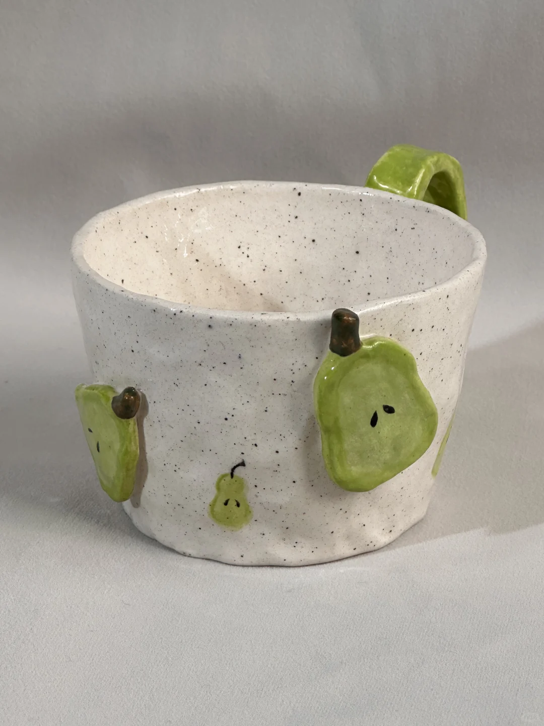 粗陶质感的梨杯梨