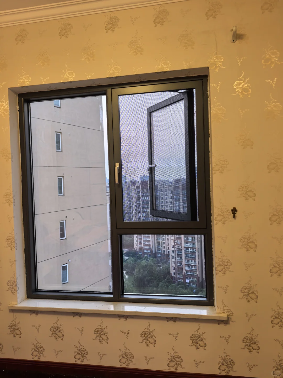?满庭春小区老房改造换断桥铝门窗