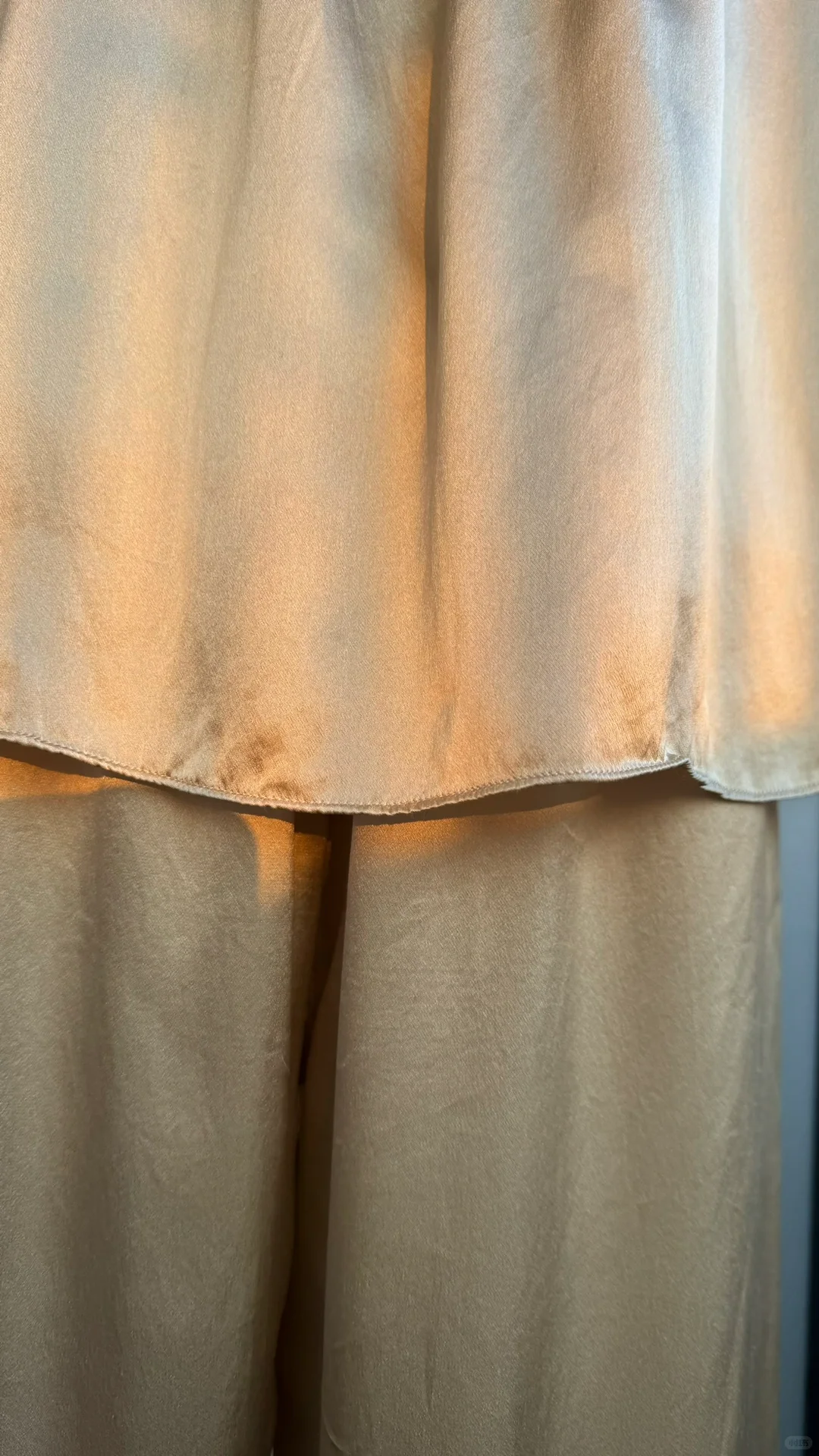 金色湖水般泛起粼粼波光！真丝素绉缎！