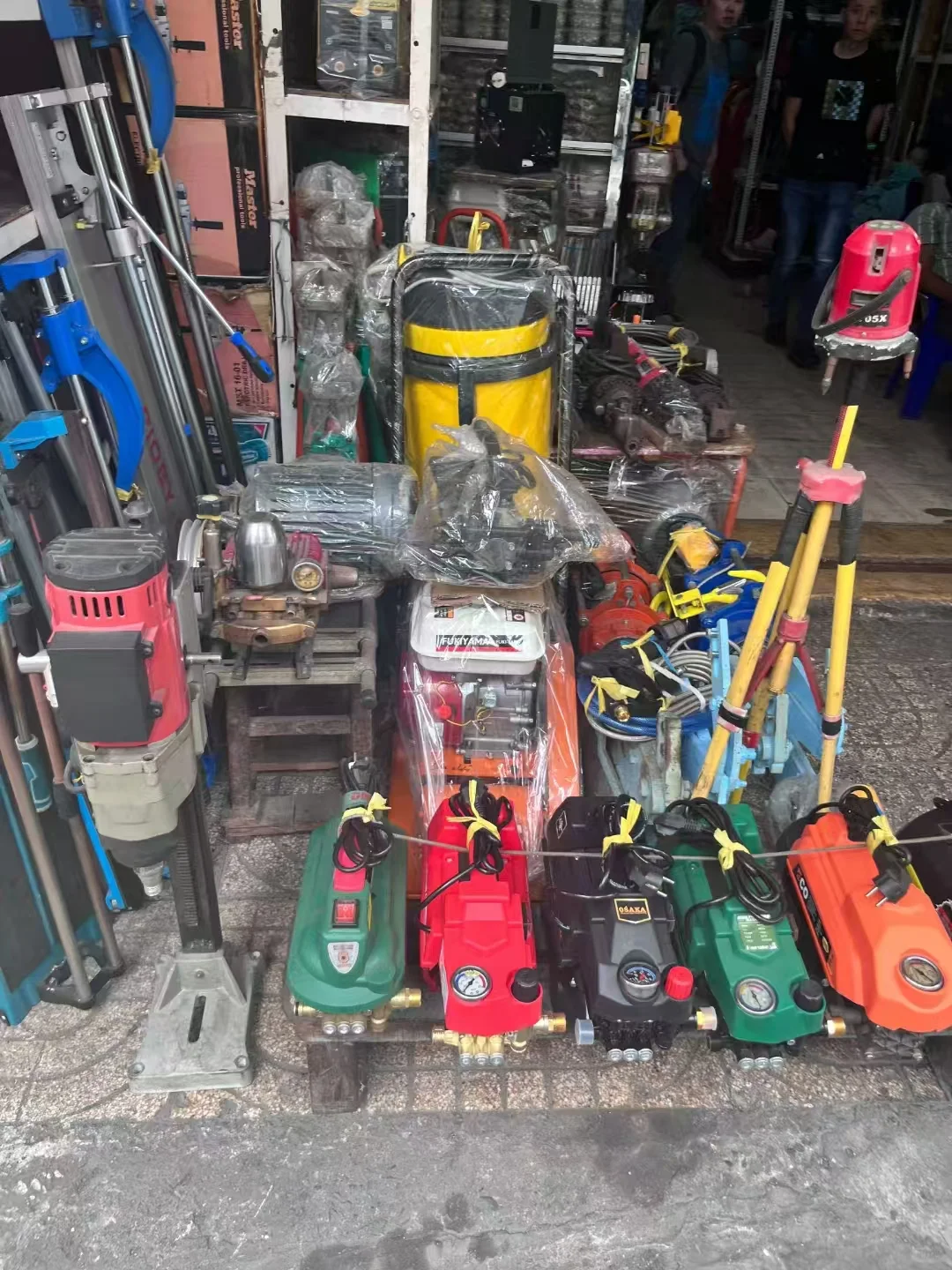 胡志明最大的五金市场