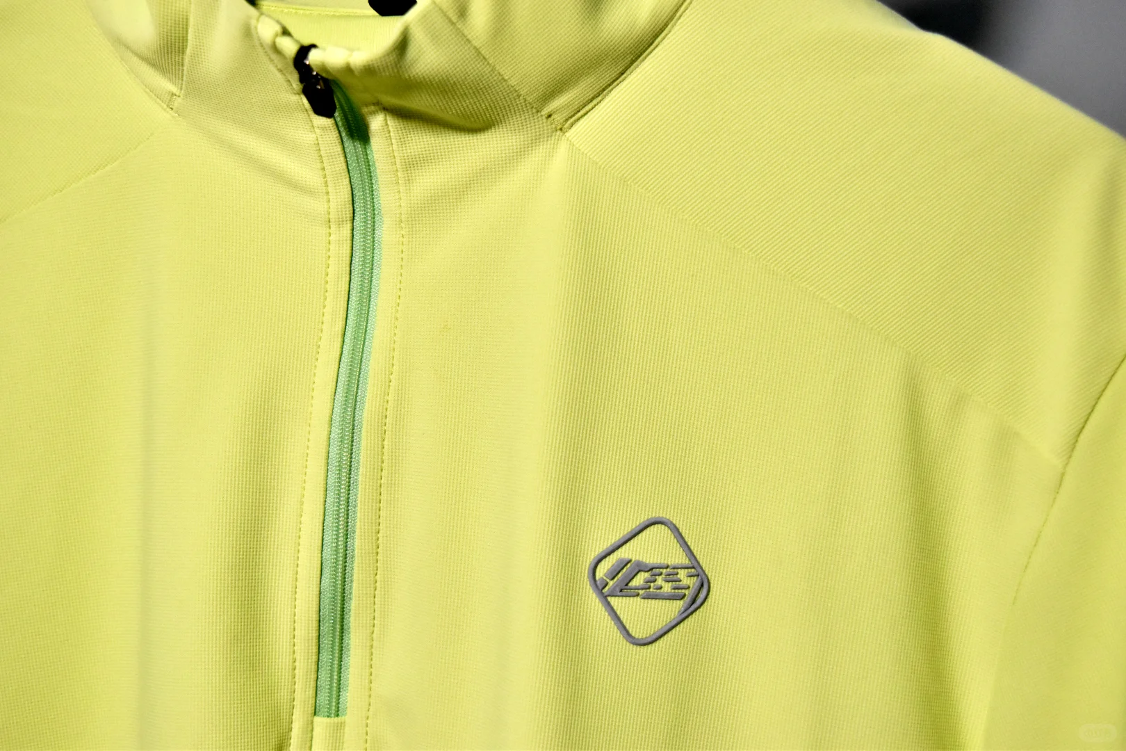 立体织造,经编工艺不易脱散卷边