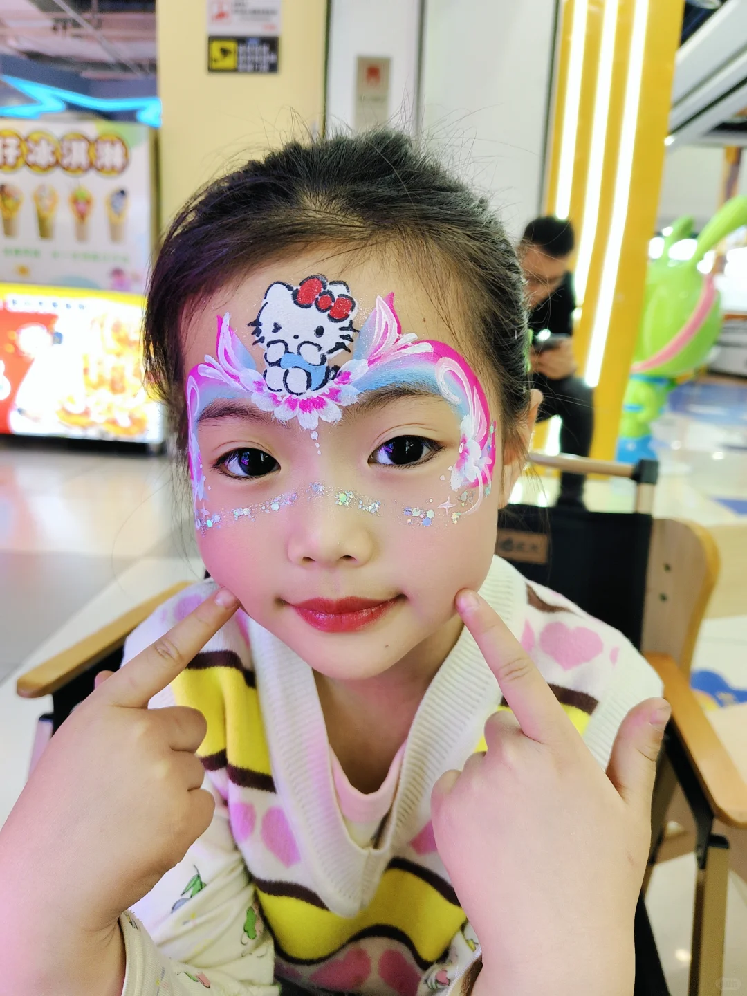 夏天彩绘流汗花妆，防水颜料用起来