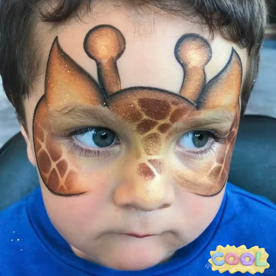 男童面部彩绘图案