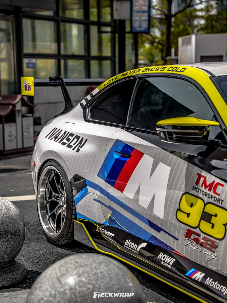 路上比它帅的大玩具应该不多吧