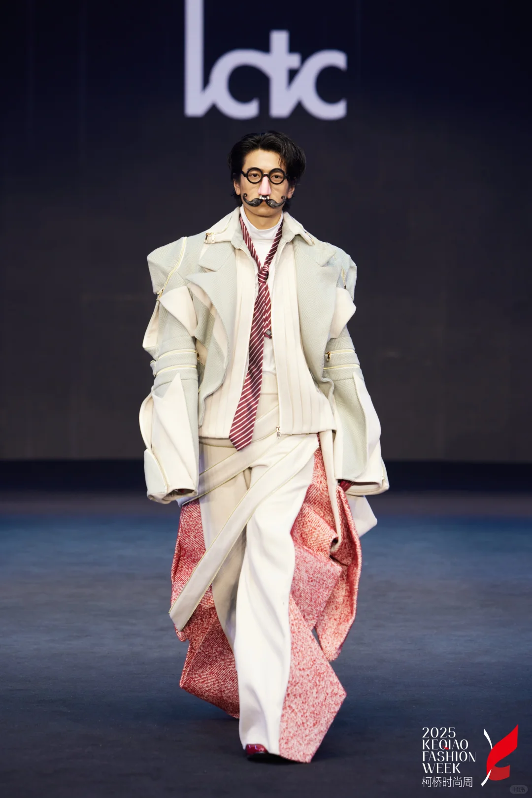 没拿奖也要发！这套Look我做得太疯了