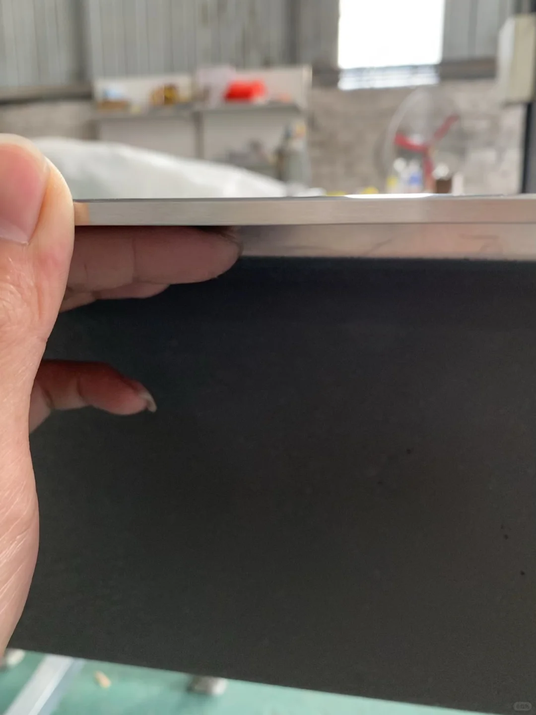 不锈钢台面越来越卷了...