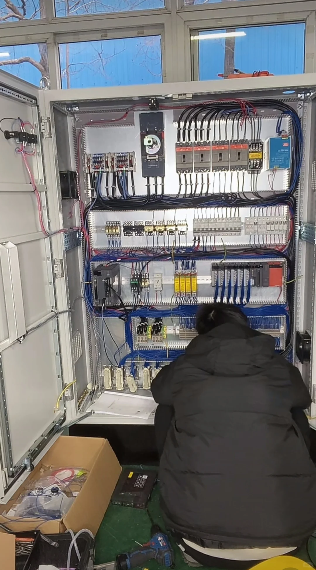 每天调试设备不累，出差一天500+