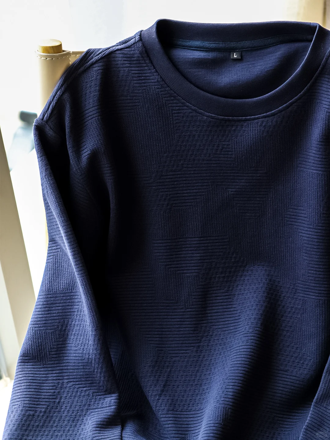 提花面料的织造即“用纱线在织机上”画画”