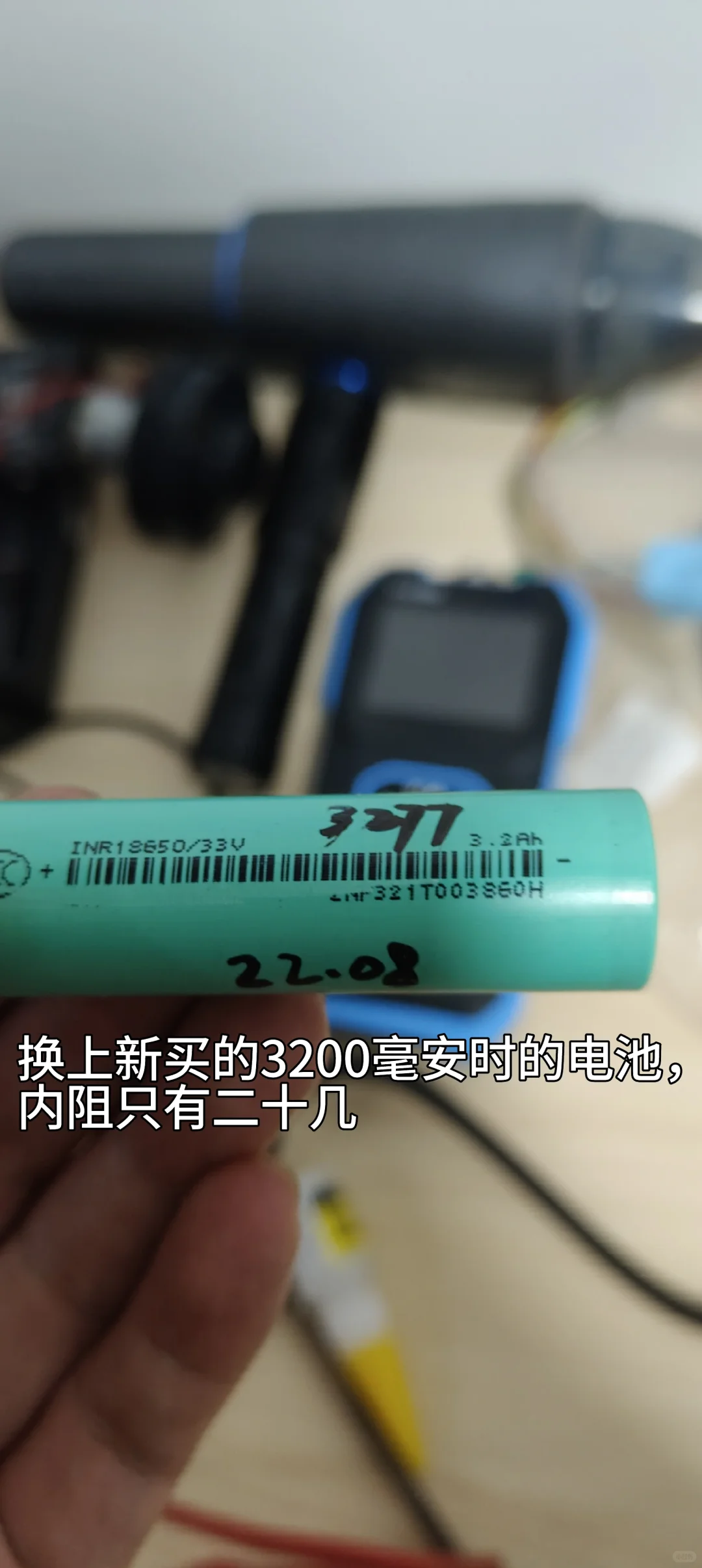 给之前拼多多50块买的手电钻换电池