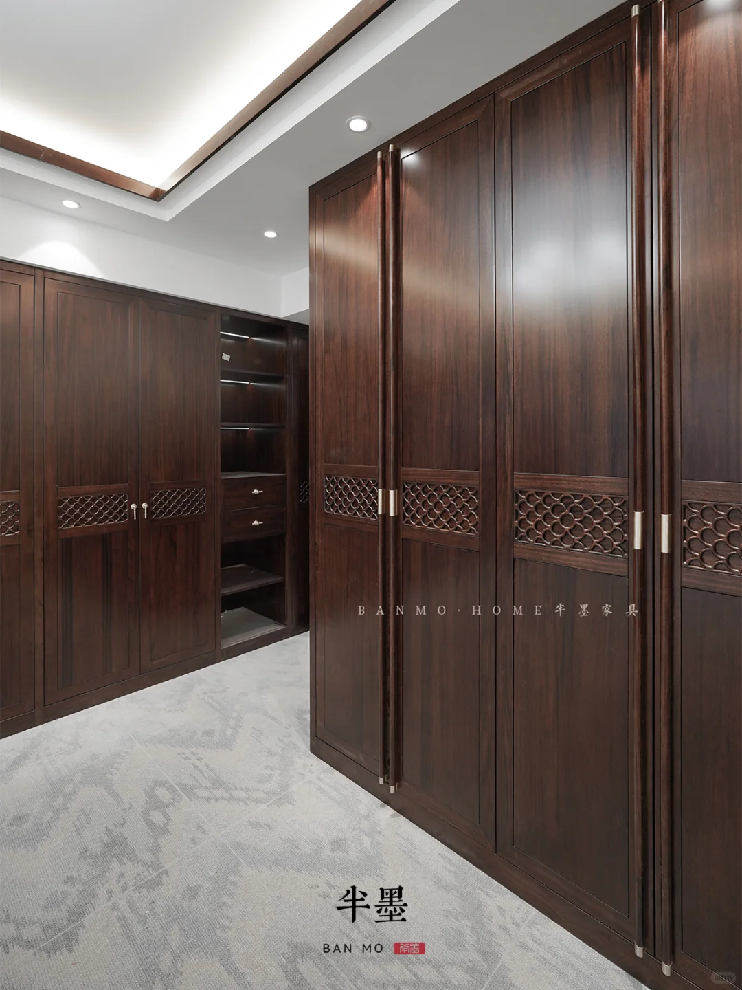 贵阳别墅全屋定制落地，新中式原木柜验收中