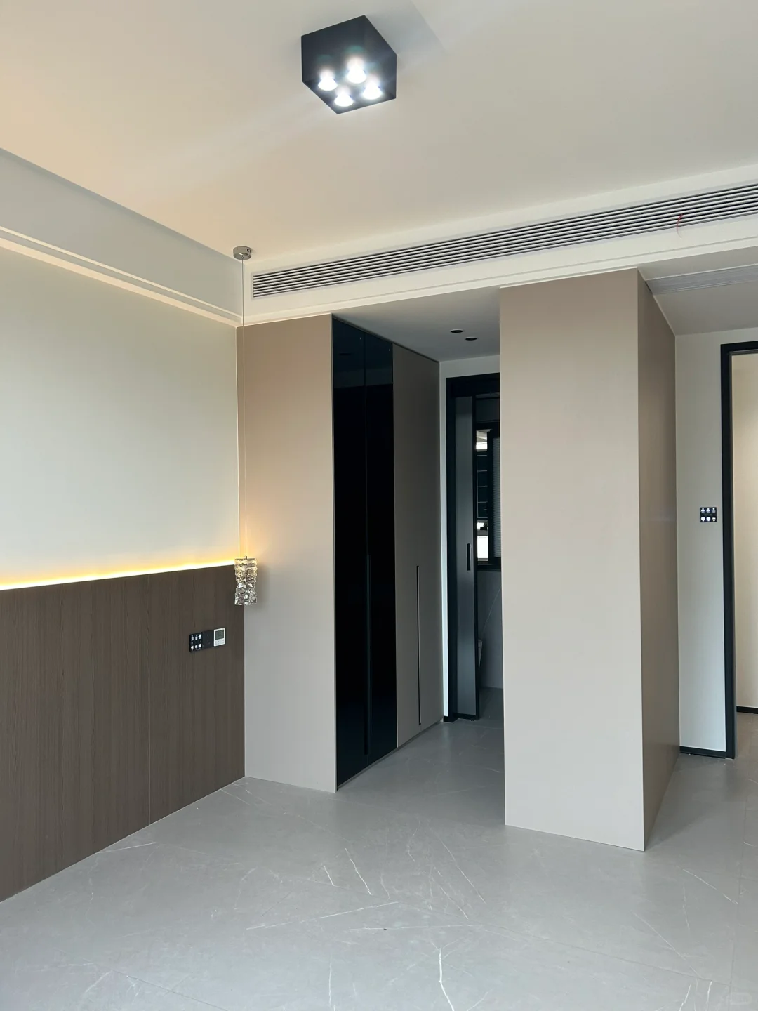 硬装结束，软装未进场前的样子！