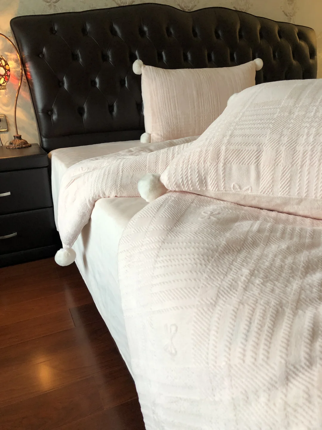 天气突然就冷了❄️！牛奶绒雕花蝴蝶结?超美～