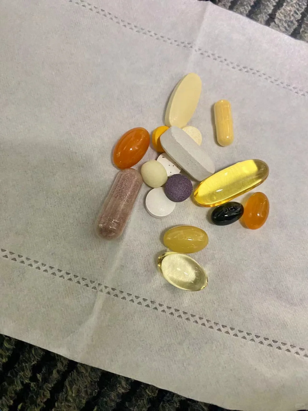 我妈每天吃16种保健品！被我拉去查肝功！