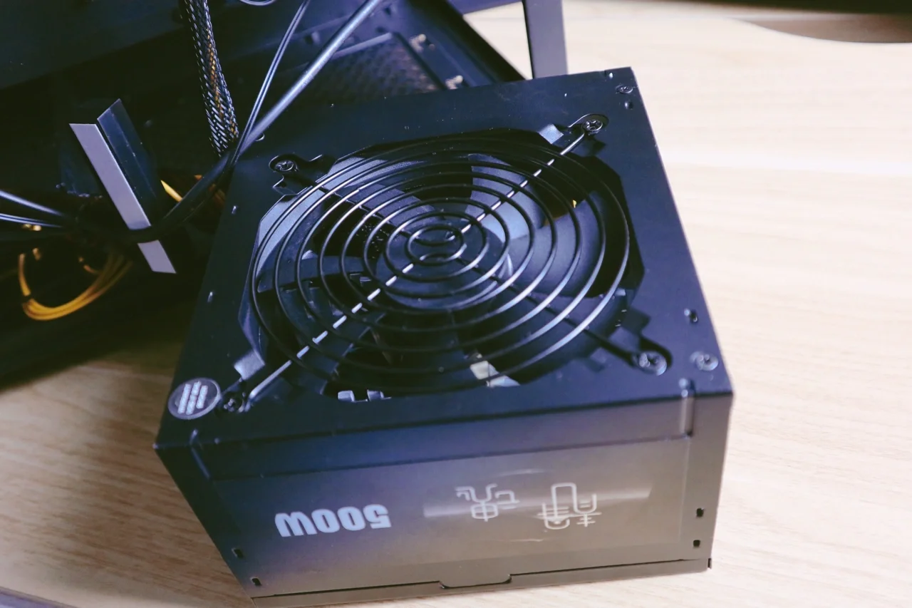 性能和安静的代表者，安耐美白金500W电源