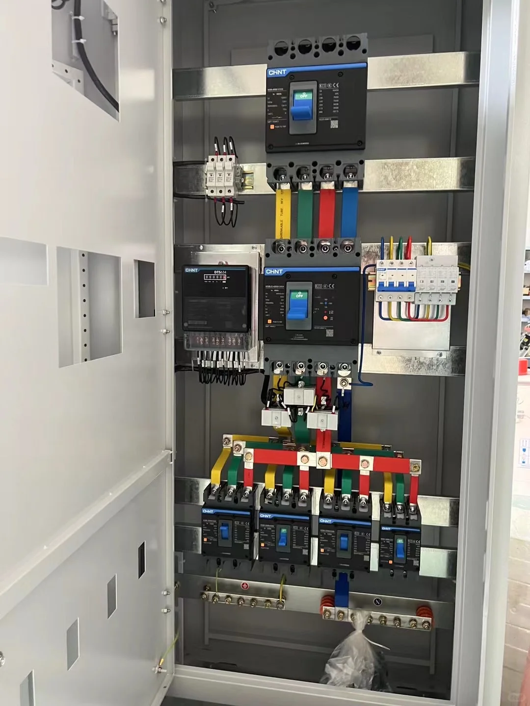 跟着老公一起卖配电箱