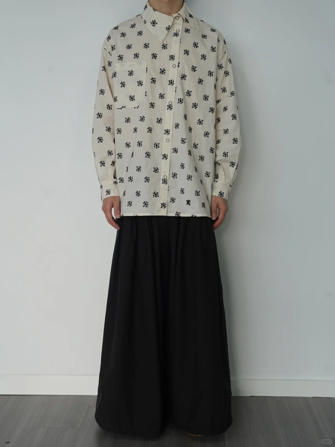 算是…复古又有设计感的一件衬衫吧