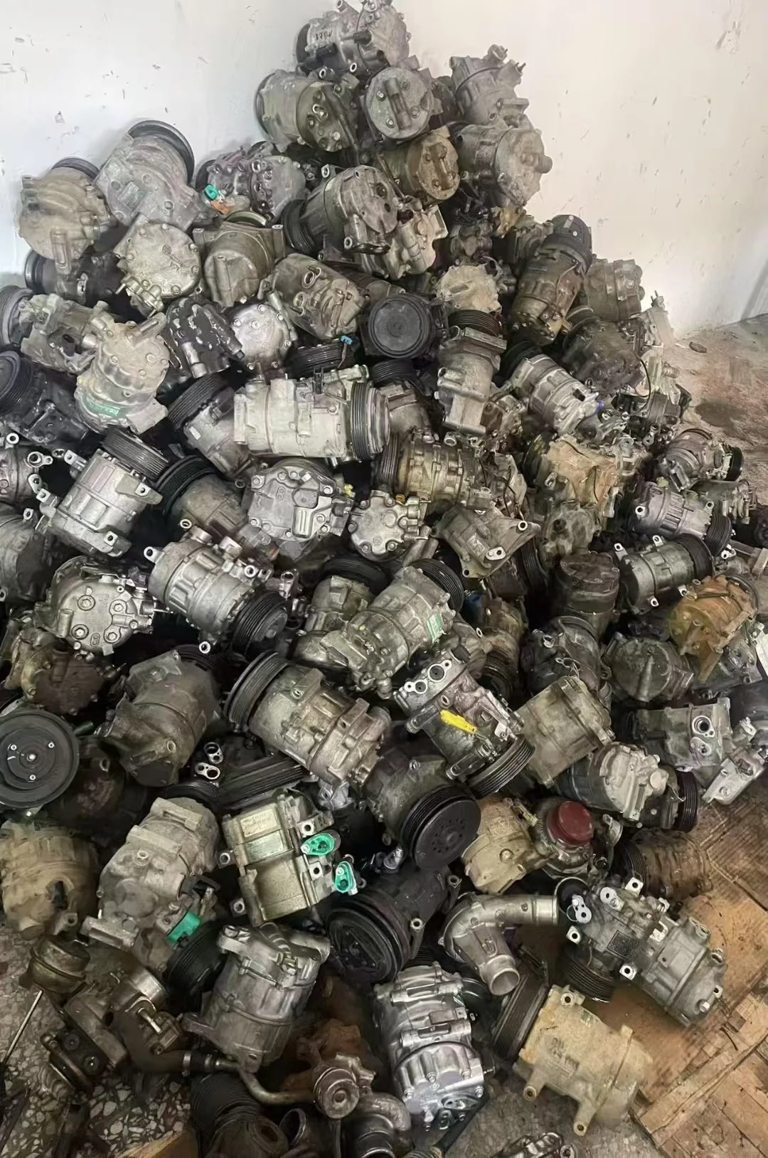 高价回收汽车旧件