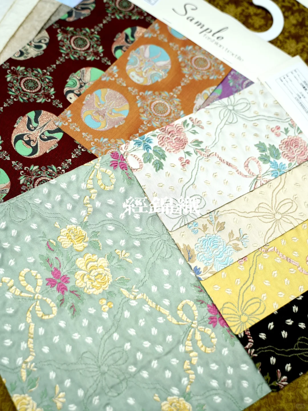 工厂直出!这经锦织面料把“贵气”焊在布纹里
